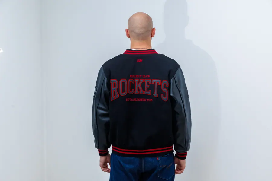 Кожаный бомбер ROCKETS с вышивкой и вставками из драпа, вид сзади